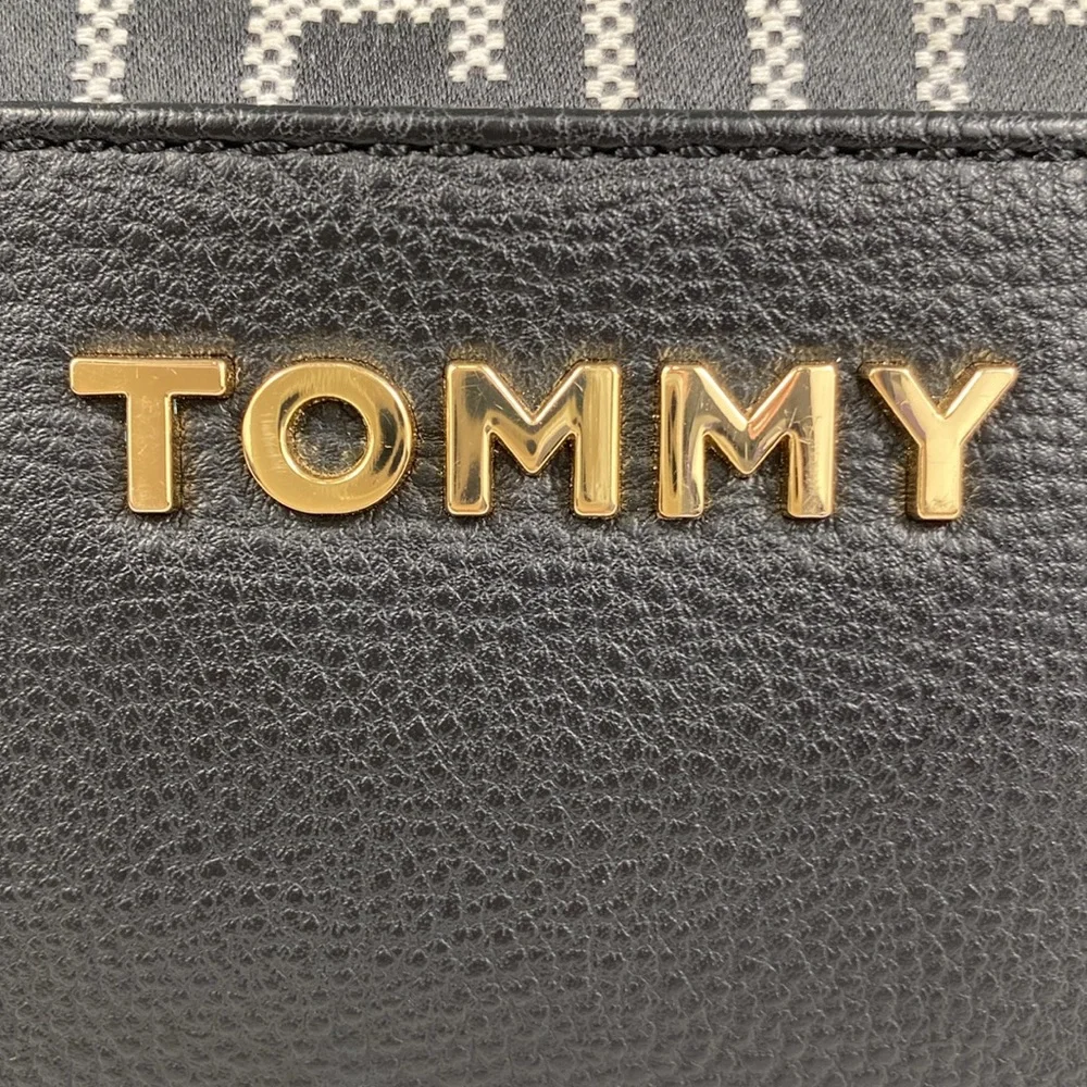 Tommy Hilfiger Black and White Logo Camera Crossbody Bag - Picture 4 of 16